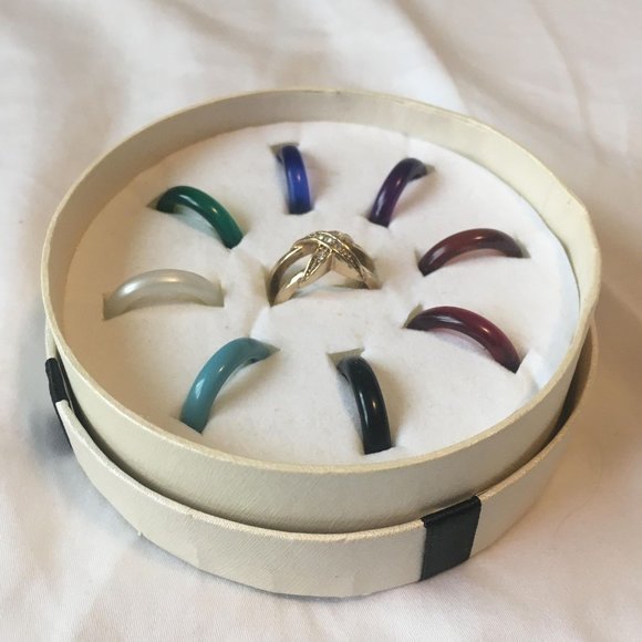 AVON Vintage Ring Set - Gold Tone/Crystals - Picture 1 of 9